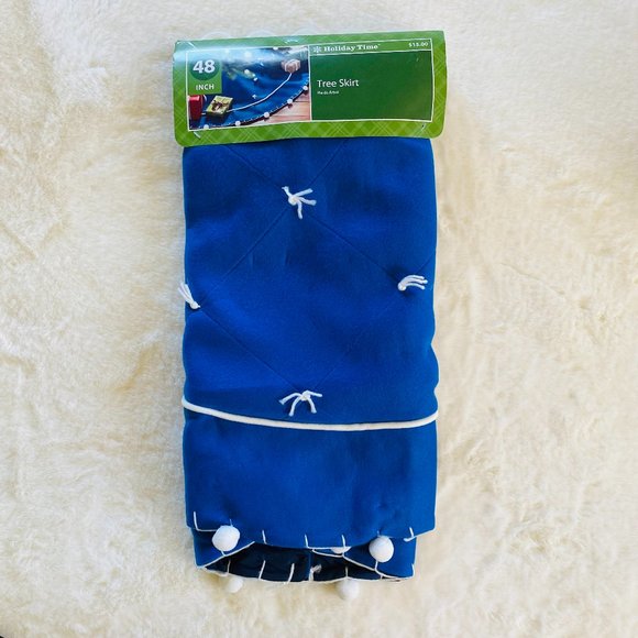 Christmas Tree Skirt 48 inch, NEW with TAGS, blue with white pom poms - Picture 2 of 5
